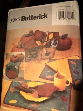 Butterick 3985 Pattern Autumn Fall Table Topper Set Pumpkin Runner Napkin Uncut